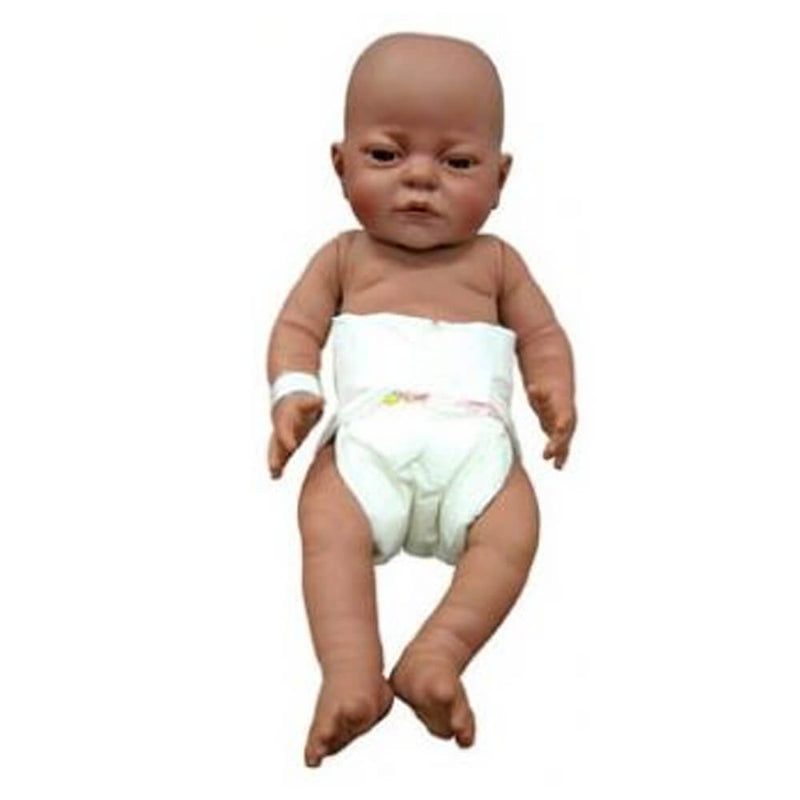 Flerkulturell nyfødt baby dukkejente med bleie